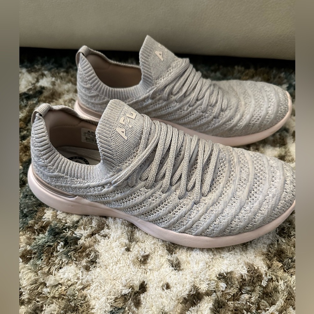 Techloom Wave Sneaker View 2